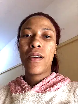 Snapshot of Kylie_Hairy_Bbc chatting on 11/25/25, 01:22 Kylie Hairy Bbc online show from 11/25/25, 01:22