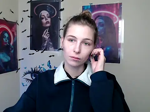 Snapshot of StrangerGi chatting on 10/23/25, 06:13 StrangerGi online show from 10/23/25, 06:13