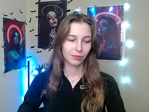 Snapshot of StrangerGi chatting on 12/17/25, 07:14 StrangerGi online show from 12/17/25, 07:14