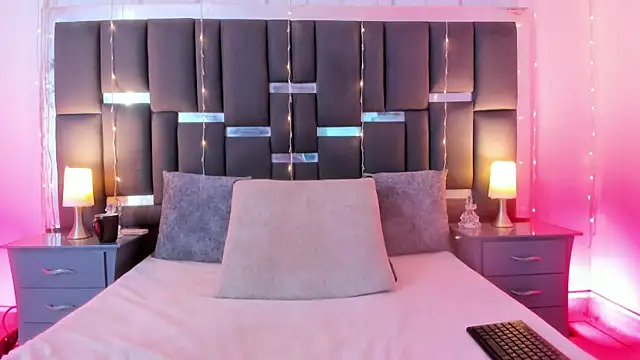 Snapshot of talivega chatting on 12/22/25, 08:17 talivega online show from 12/22/25, 08:17