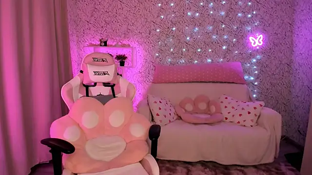 Snapshot of luna_cross chatting on 02/02/25, 06:15 luna cross online show from 02/02/25, 06:15