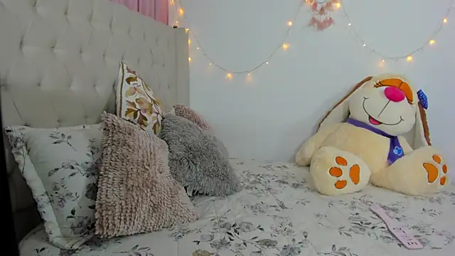 Snapshot of emilyharrix chatting on 03/04/25, 10:49 emilyharrix online show from 03/04/25, 10:49