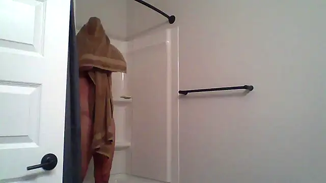 Snapshot of Goldenbear3111 chatting on 03/04/26, 04:51 Goldenbear3111 online show from 03/04/26, 04:51