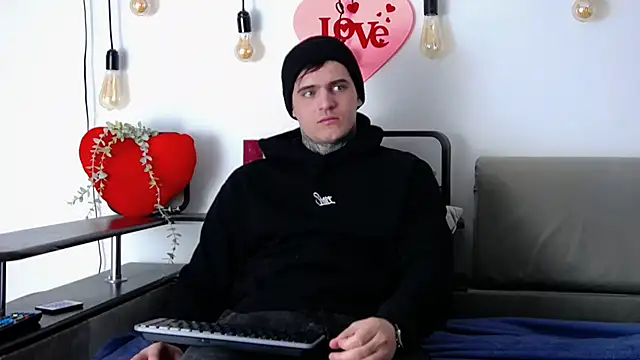 Snapshot of CarterCole chatting on 02/14/25, 07:49 CarterCole online show from 02/14/25, 07:49