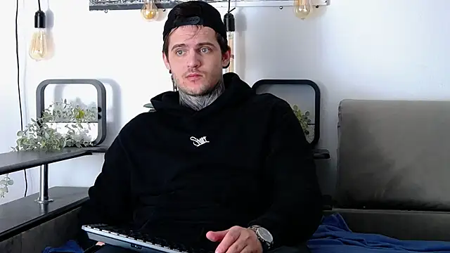 Snapshot of CarterCole chatting on 03/03/25, 01:31 CarterCole online show from 03/03/25, 01:31