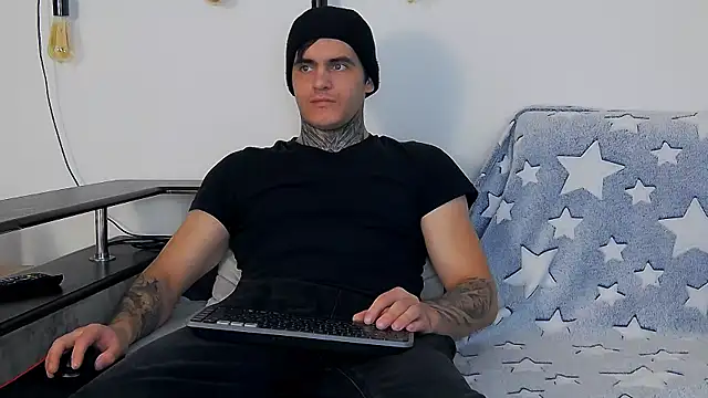 Snapshot of CarterCole chatting on 12/15/25, 09:24 CarterCole online show from 12/15/25, 09:24