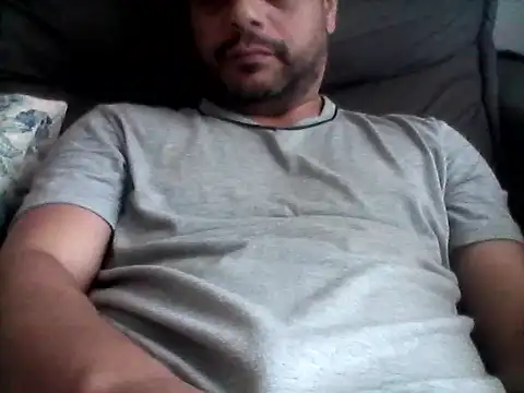 Snapshot of HornyBeachBoyBR chatting on 09/15/25, 01:22 HornyBeachBoyBR online show from 09/15/25, 01:22