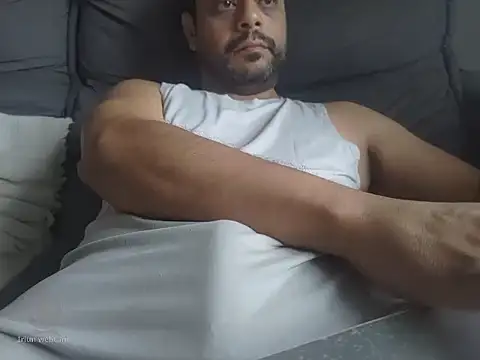 Snapshot of HornyBeachBoyBR chatting on 09/22/25, 01:13 HornyBeachBoyBR online show from 09/22/25, 01:13