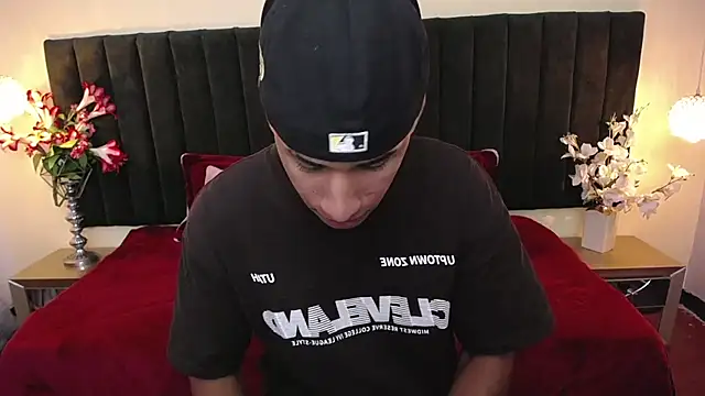 Snapshot of soft_attraction chatting on 02/25/26, 07:34 soft attraction online show from 02/25/26, 07:34