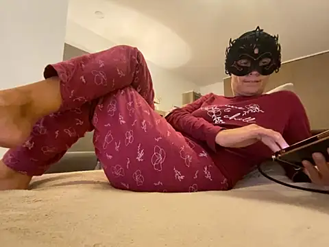 Marilou1983 online show from 09/10/25, 08:20