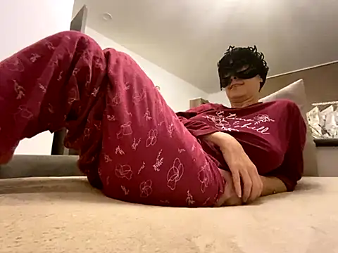 Marilou1983 online show from 11/18/25, 06:01