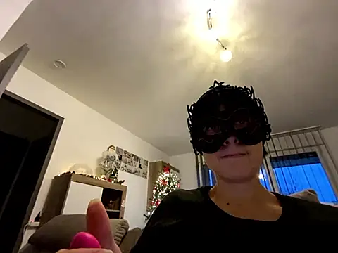 Snapshot of Marilou1983 chatting on 01/12/26, 04:12 Marilou1983 online show from 01/12/26, 04:12