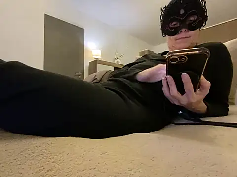 Snapshot of Marilou1983 chatting on 02/16/26, 10:06 Marilou1983 online show from 02/16/26, 10:06