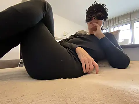 Snapshot of Marilou1983 chatting on 02/17/26, 10:12 Marilou1983 online show from 02/17/26, 10:12