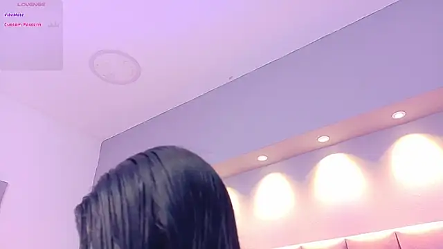 KeilyRoss online show from 10/28/25, 08:11