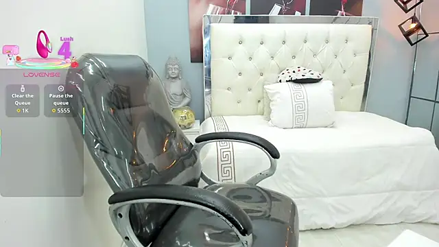 Snapshot of Noha_scott chatting on 10/12/25, 10:53 Noha scott online show from 10/12/25, 10:53