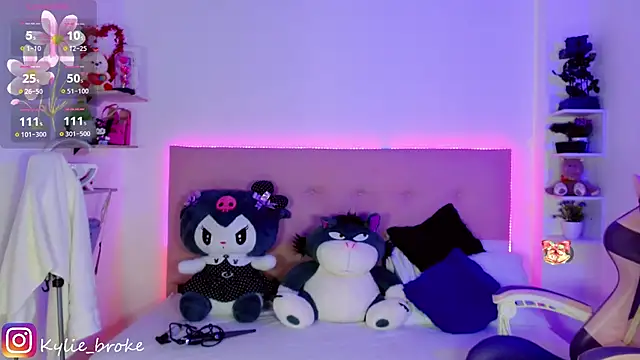 Snapshot of Kylie_brokee chatting on 01/11/25, 12:12 Kylie brokee online show from 01/11/25, 12:12