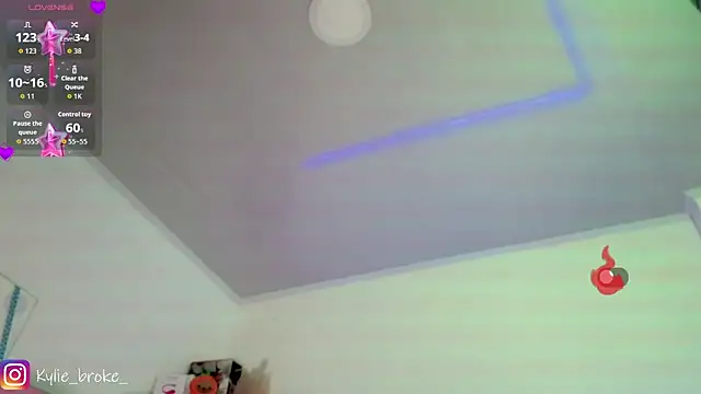 Kylie brokee online show from 04/28/26, 02:27
