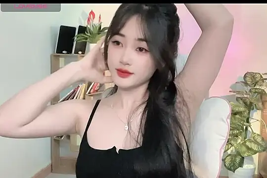 Snapshot of _Aimy_ chatting on 03/05/25, 04:02 Aimy online show from 03/05/25, 04:02