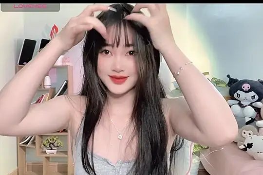 Snapshot of _Aimy_ chatting on 03/20/25, 06:41 Aimy online show from 03/20/25, 06:41