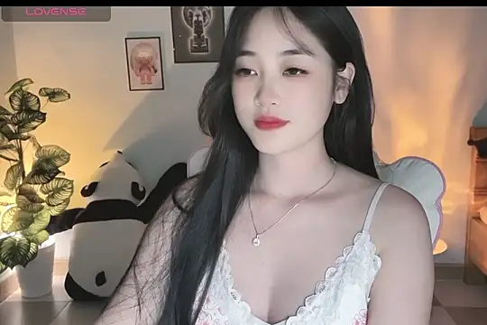 Snapshot of _Aimy_ chatting on 09/08/25, 04:06 Aimy online show from 09/08/25, 04:06