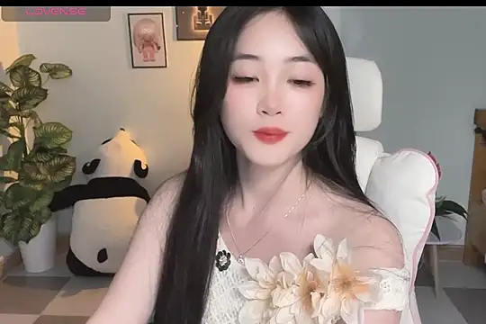 Snapshot of _Aimy_ chatting on 09/15/25, 03:23 Aimy online show from 09/15/25, 03:23