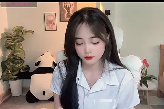 Snapshot of _Aimy_ chatting on 09/17/25, 04:03 Aimy online show from 09/17/25, 04:03