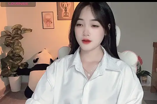 Snapshot of _Aimy_ chatting on 09/18/25, 04:20 Aimy online show from 09/18/25, 04:20