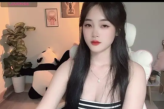 Snapshot of _Aimy_ chatting on 09/19/25, 04:29 Aimy online show from 09/19/25, 04:29
