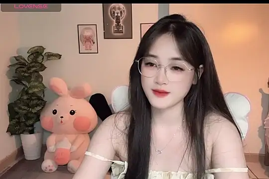 Snapshot of _Aimy_ chatting on 09/28/25, 04:34 Aimy online show from 09/28/25, 04:34