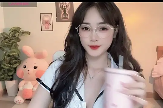 Snapshot of _Aimy_ chatting on 10/12/25, 04:11 Aimy online show from 10/12/25, 04:11