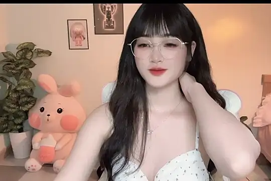 Snapshot of _Aimy_ chatting on 10/13/25, 04:29 Aimy online show from 10/13/25, 04:29