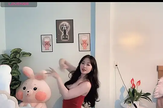 Snapshot of _Aimy_ chatting on 10/17/25, 05:54 Aimy online show from 10/17/25, 05:54