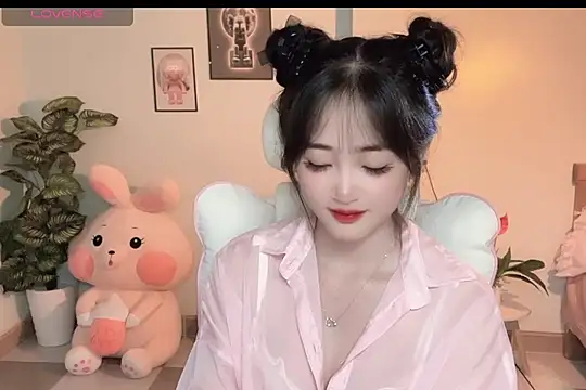 Snapshot of _Aimy_ chatting on 10/17/25, 05:59 Aimy online show from 10/17/25, 05:59