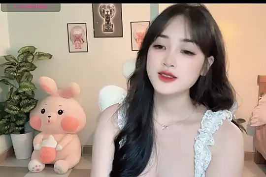 Snapshot of _Aimy_ chatting on 10/18/25, 06:05 Aimy online show from 10/18/25, 06:05