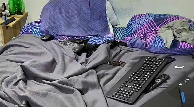 Snapshot of adepravertotal chatting on 03/06/25, 12:43 adepravertotal online show from 03/06/25, 12:43