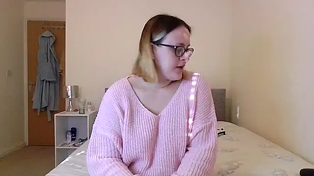 Snapshot of ScarletMae chatting on 01/27/25, 02:02 ScarletMae online show from 01/27/25, 02:02