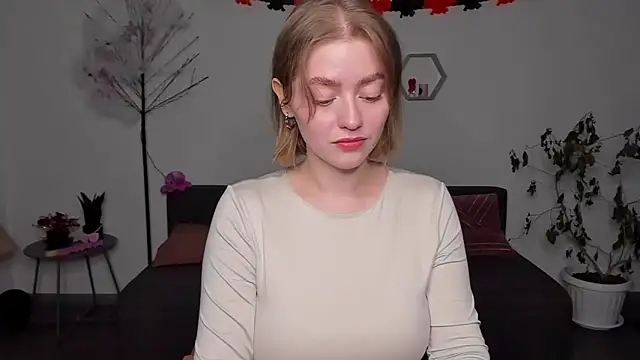 Snapshot of AidaPerry chatting on 12/10/24, 01:44 AidaPerry online show from 12/10/24, 01:44