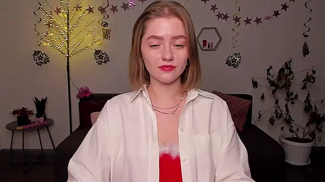 Snapshot of AidaPerry chatting on 12/30/24, 06:38 AidaPerry online show from 12/30/24, 06:38