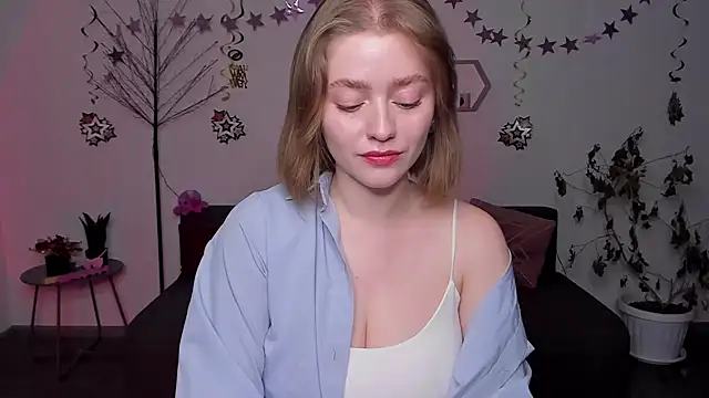 Snapshot of AidaPerry chatting on 01/07/25, 06:14 AidaPerry online show from 01/07/25, 06:14