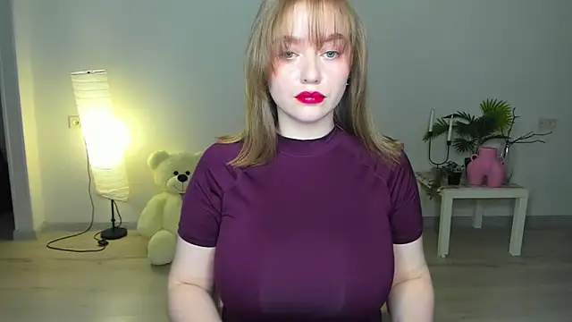 Snapshot of AidaPerry chatting on 10/17/25, 03:47 AidaPerry online show from 10/17/25, 03:47