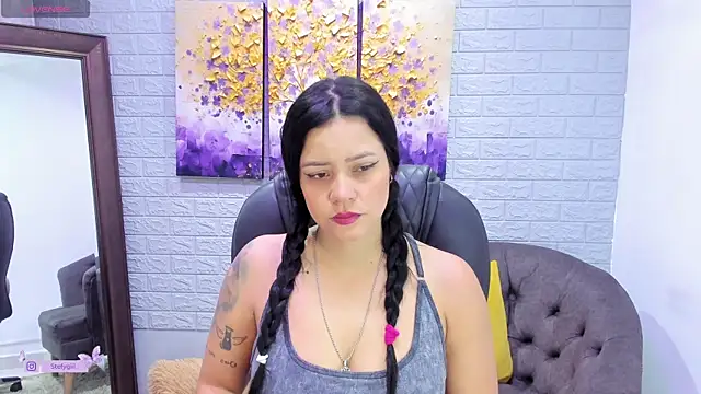 StefyGil  online show from 03/18/25, 12:03