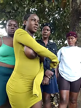 Snapshot of Xtra_bootie chatting on 01/13/26, 07:24 Xtra bootie online show from 01/13/26, 07:24