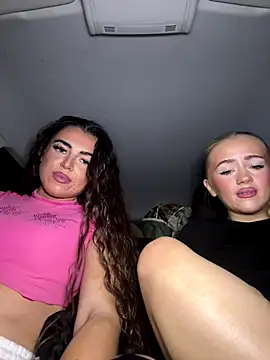 Snapshot of PrincessMegUK chatting on 11/28/25, 10:45 PrincessMegUK online show from 11/28/25, 10:45