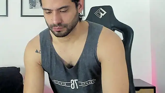 Snapshot of Dereck_vega chatting on 05/17/26, 02:13 Dereck vega online show from 05/17/26, 02:13