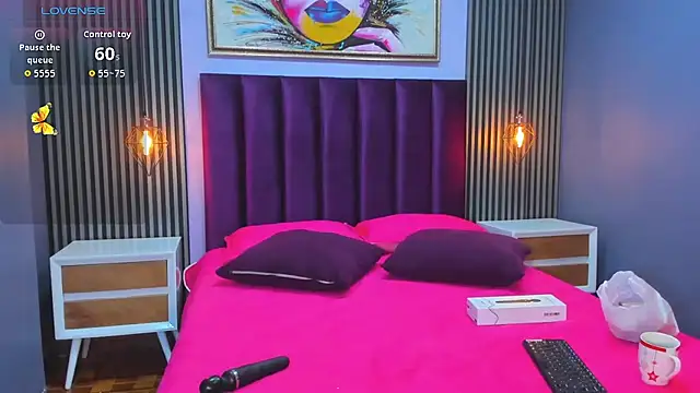 Nahiajhonson  online show from 10/20/25, 01:00