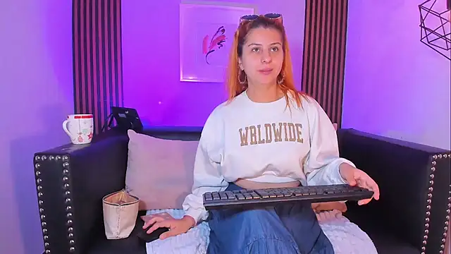 Snapshot of Nahiajhonson_ chatting on 11/07/25, 01:00 Nahiajhonson online show from 11/07/25, 01:00