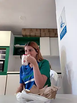 Snapshot of Nahiajhonson_ chatting on 12/20/25, 01:18 Nahiajhonson online show from 12/20/25, 01:18