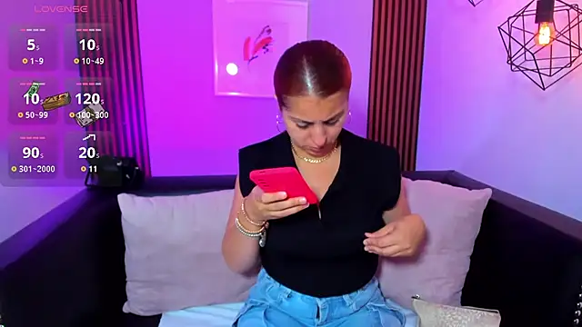 Snapshot of Nahiajhonson_ chatting on 03/12/26, 12:44 Nahiajhonson online show from 03/12/26, 12:44