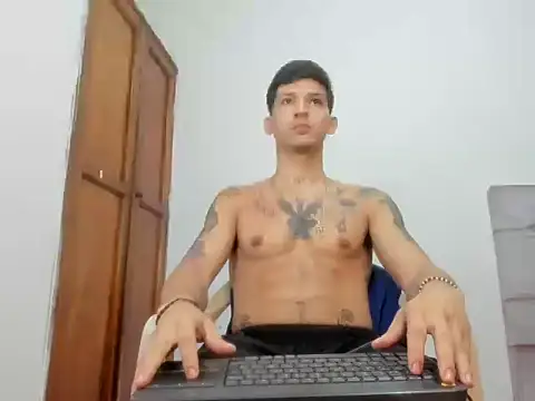 Snapshot of MasterSEX420 chatting on 02/18/26, 12:12 MasterSEX420 online show from 02/18/26, 12:12